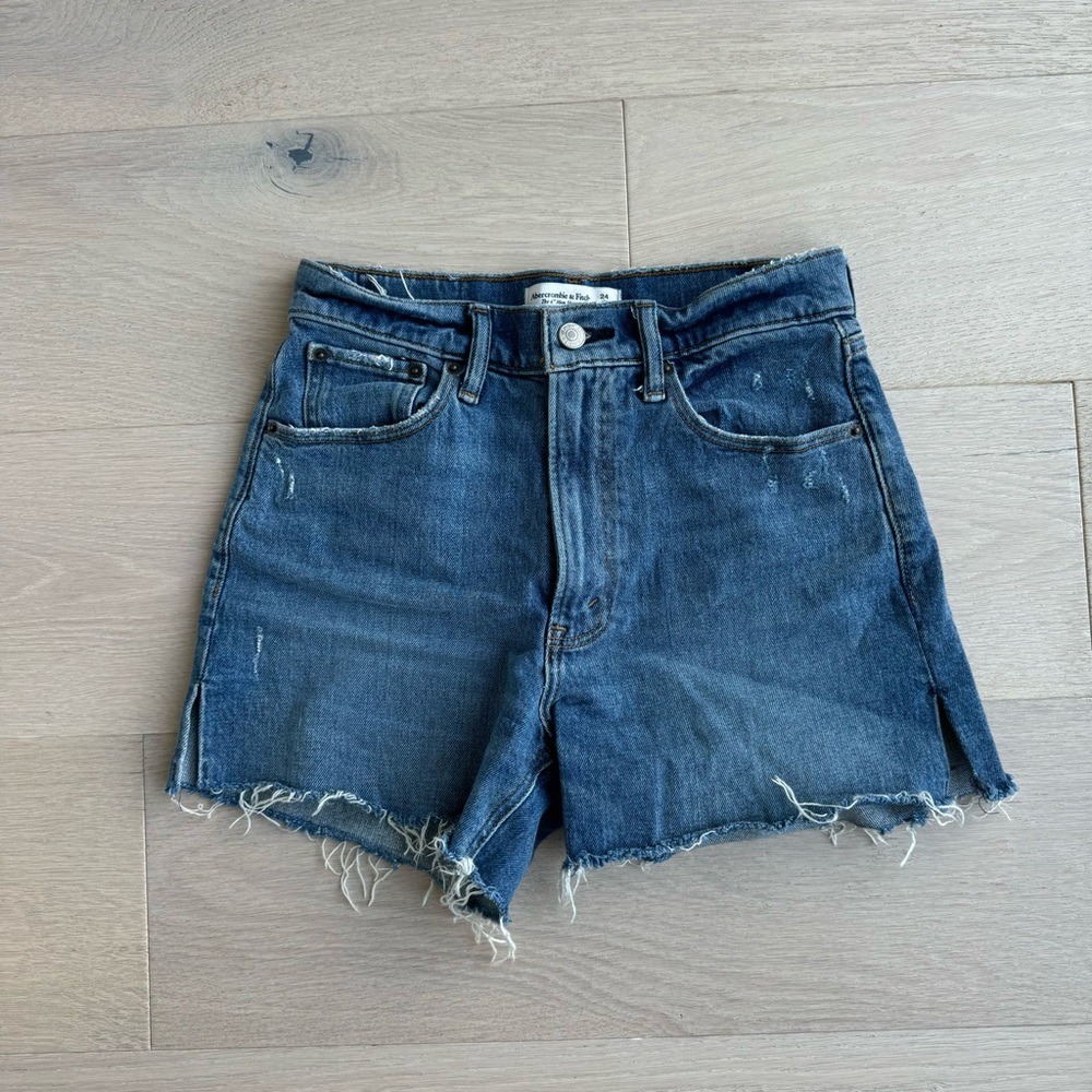 Abercrombie 4” Mom Short